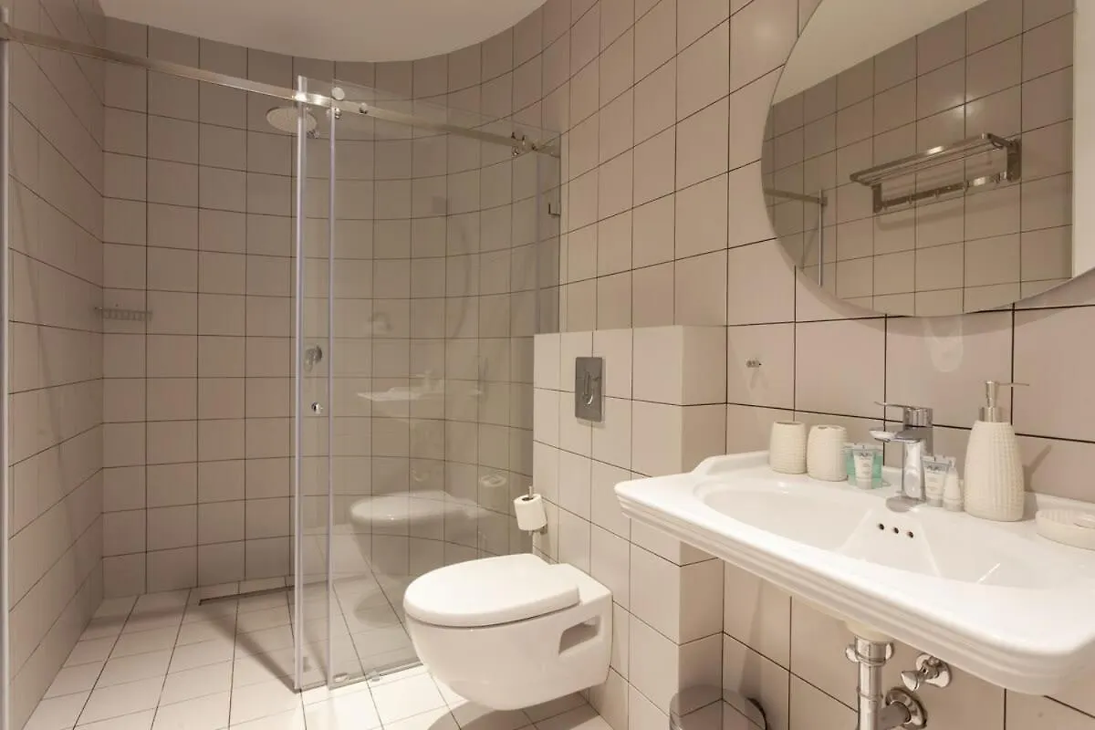 Spacious 3 Bedroomr And 2 Balcony Apartment In The City Center Тбилиси