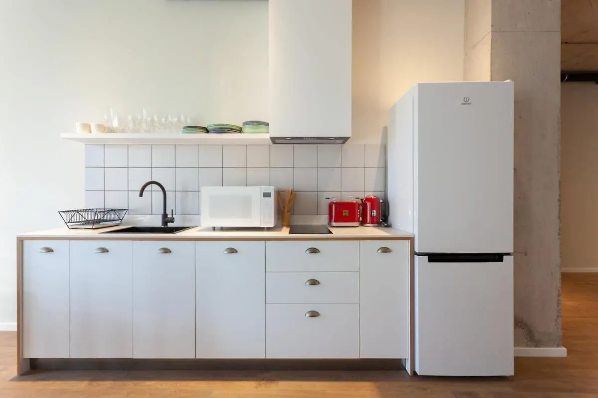 Spacious 3 Bedroomr And 2 Balcony Apartment In The City Center Тбилиси