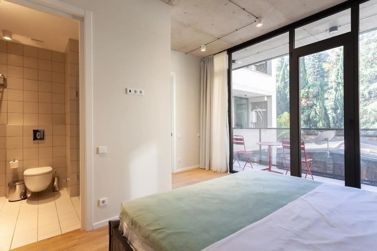 Spacious 3 Bedroomr And 2 Balcony Apartment In The City Center Тбилиси 0*,