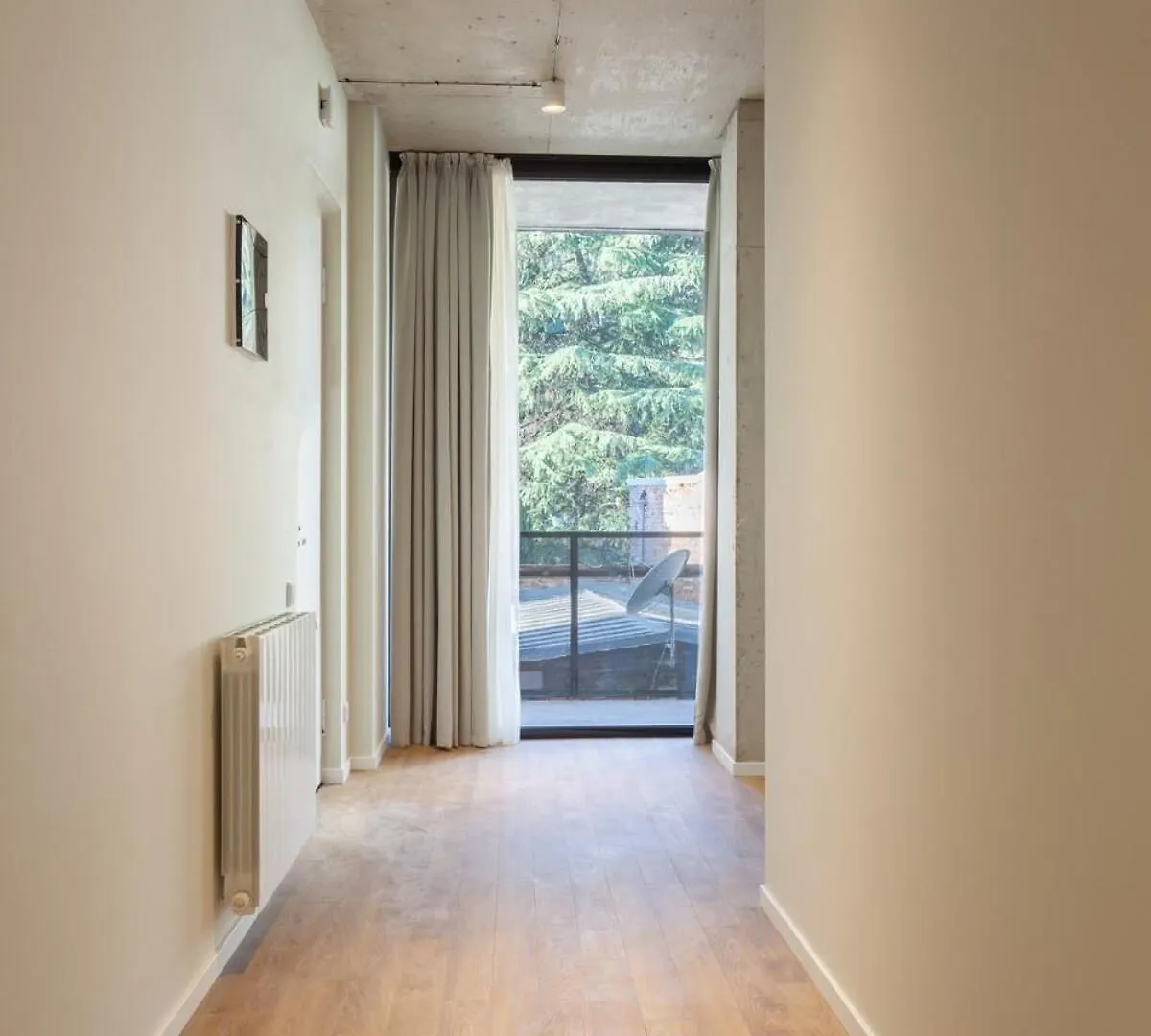 Spacious 3 Bedroomr And 2 Balcony Apartment In The City Center Тбилиси